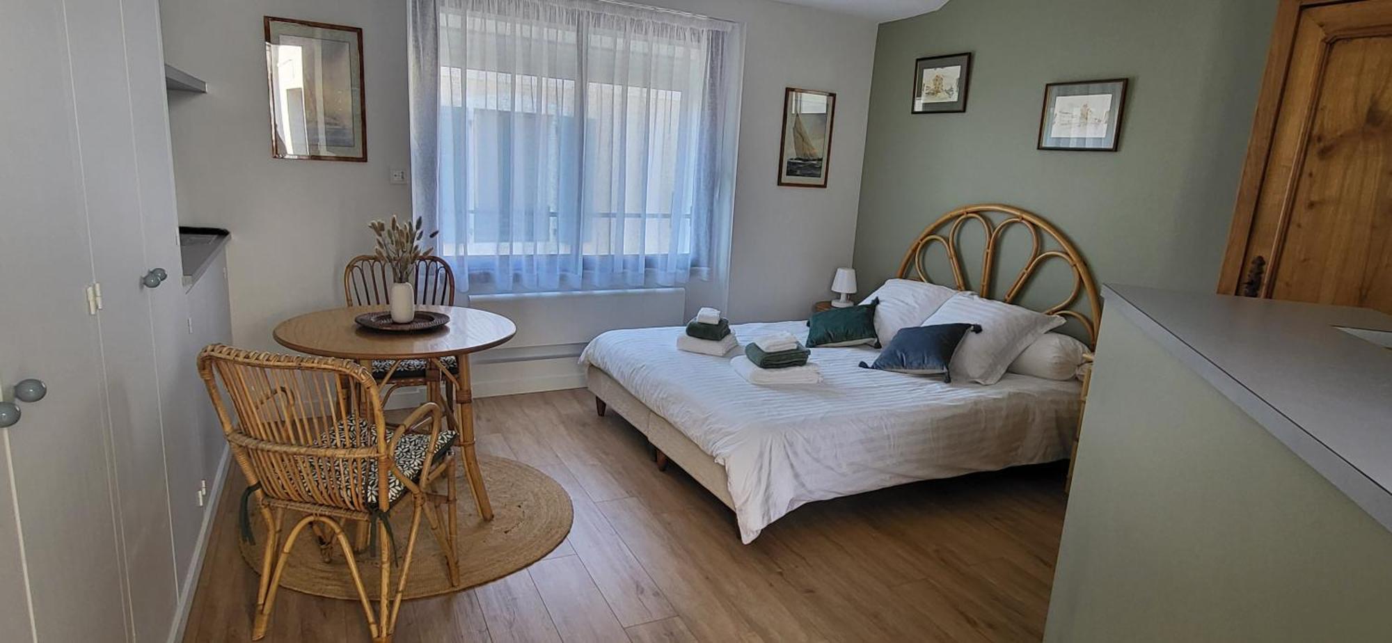 Apartment Situe Entre Port Et *